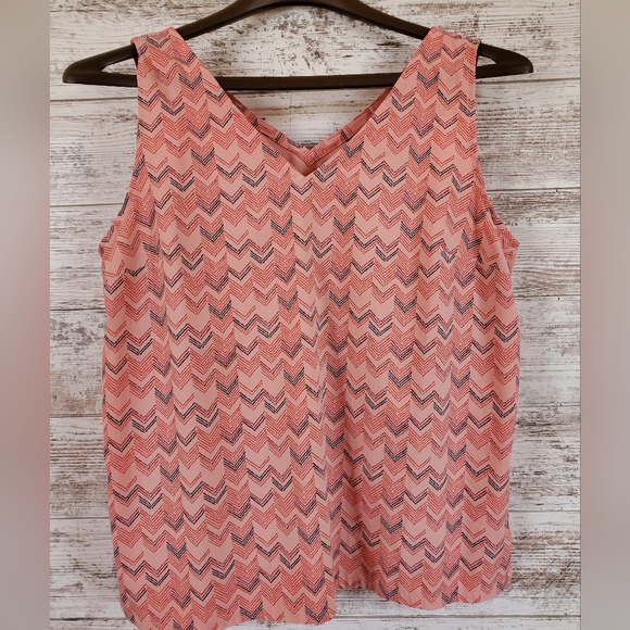 Eddie Bauer Tops - Eddie Bauer UPF 50+ Departure V-Neck Tank Top